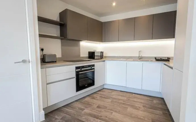 Modern Apts with Balcony in Mitcham