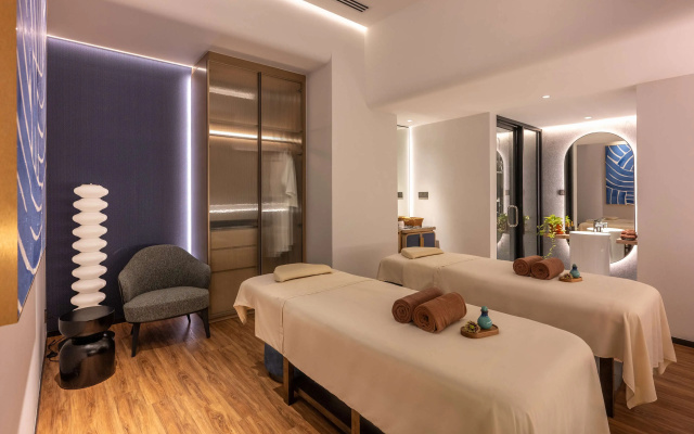 One World Hotel - photo 3