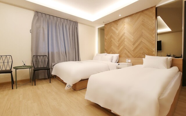 City Hotel