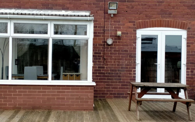 The Nest, an Immaculate 3-bed House in Walsall