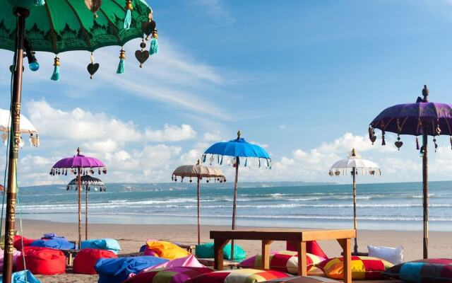 RedDoorz near Petitenget Beach