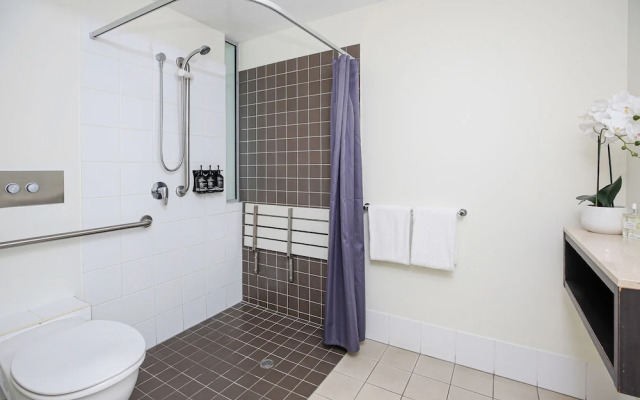 Studio in the City with pool and BBQ