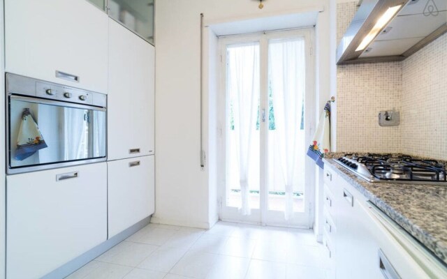 Large Flat With Garden and car Parking