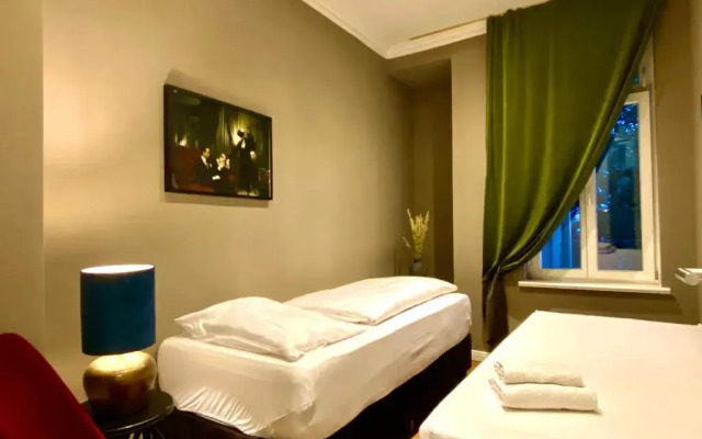 Leipzig-Suites No.12 4 Zimmer Apartment und Balkon