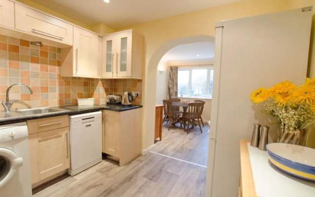 Clifton Court Apt 19 With Heated Pool