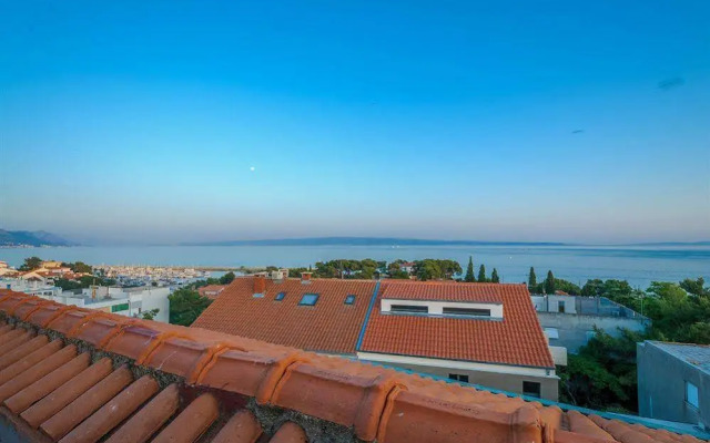 CroJetSett Palace