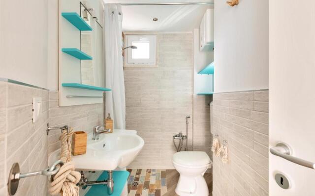 Mono Chicca Blu by BarbarHouse