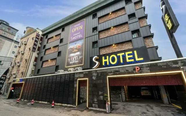 S Hotel