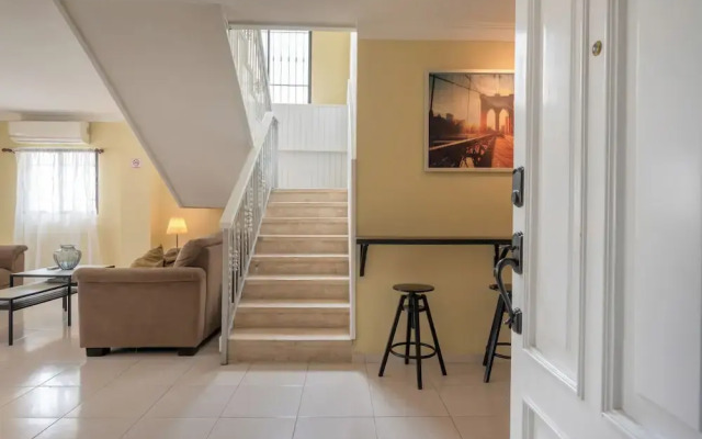 Penthouse in Evaristo Morales Sleeps 14
