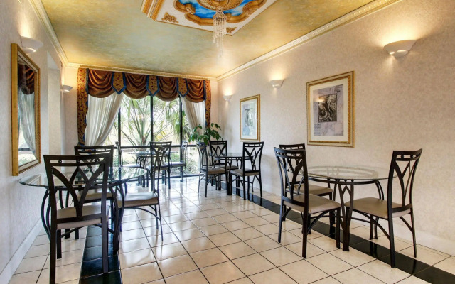 Econo Lodge Inn & Suites Diamondhead