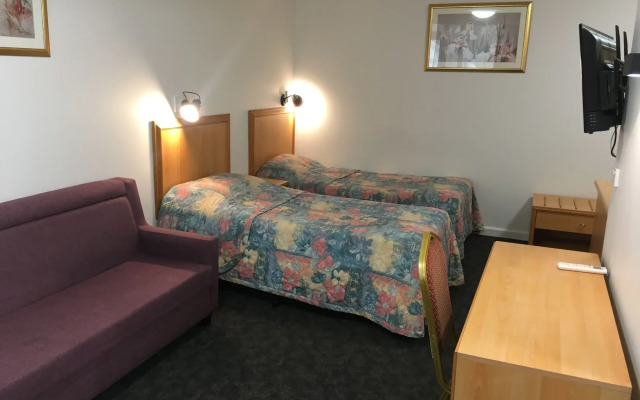 Edgecliff Lodge Motel