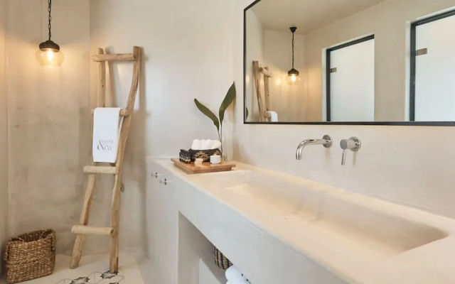 Deluxe Suite With Outdoor Hot Tub - La Torre