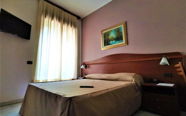 Mokinba Hotels King