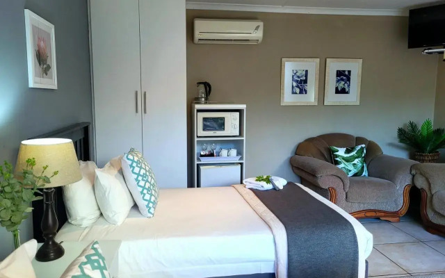 Tropical Seaside Suite 8