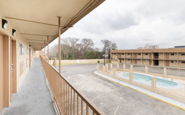 Oyo Hotel San Antonio Lackland AFB/Seaworld Hwy 90 W