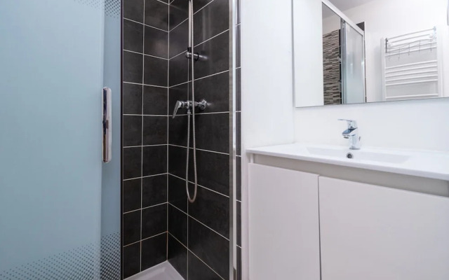 Bright Villa Stay in Serignan