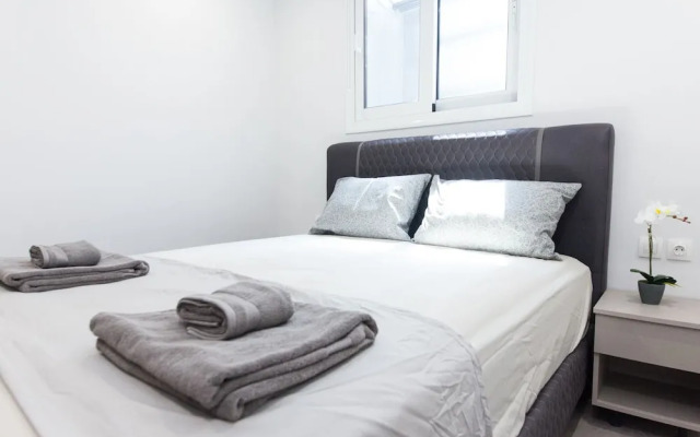 Stylish Brand New Apt at Megaro Mousikis