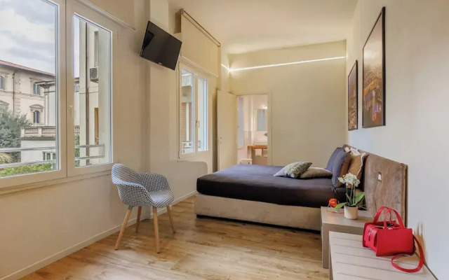 Lucy Florence Charming Modern Apartment