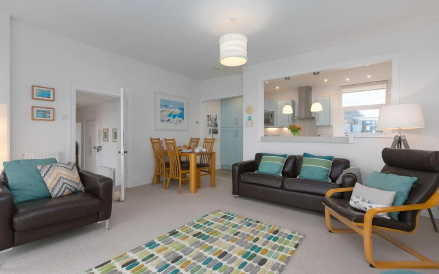 4 Pentowan Court