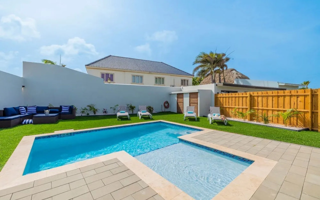 Brand NEW 3br2ba w Private Pool Amazing Location