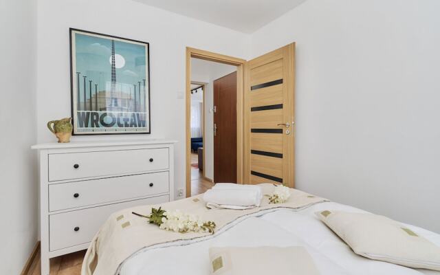 Wroclaw Old Town Nozownicza by Renters