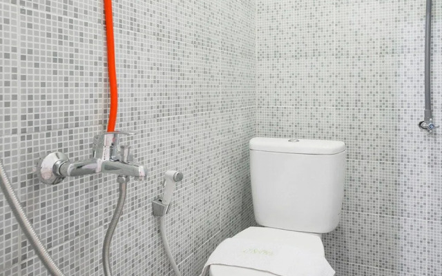 RedDoorz near Batik Tulis Celaket 2