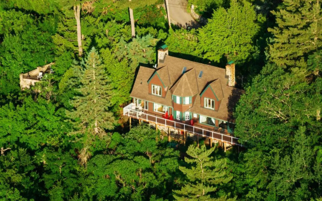 Far Horizons Luxury Vacation Home