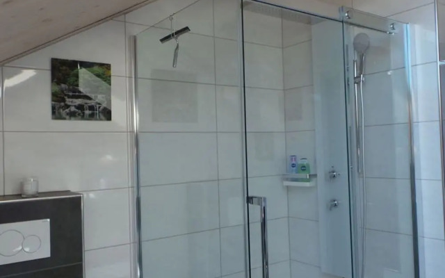 Welcoming Apartment Near Lake