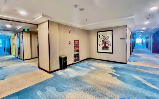 Dunhuang Yuntian International Hotel (Shazhou Night Market)