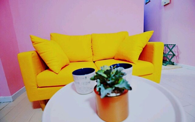 Avatar Fireworks Queen Bed Studio in Center Futian