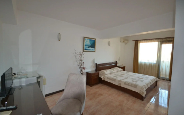Hotel More