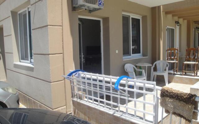 R.A.F. nice studio with garden& parking