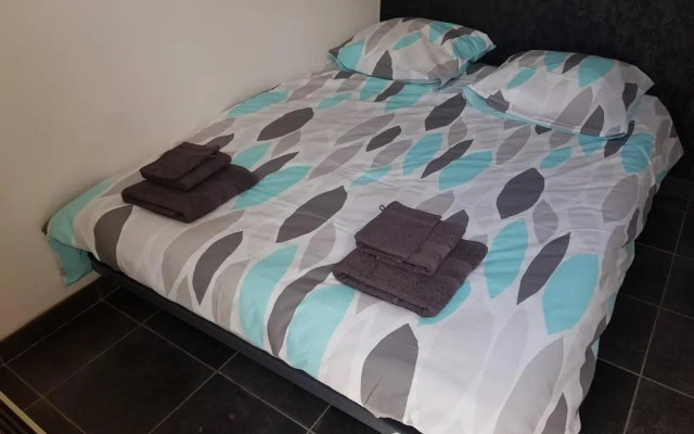 ST LARY-VIGNEC Joli petit appartement idéalament situé