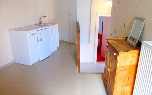 Studio in Roumeli, With Pool Access, Enclosed Garden and Wifi