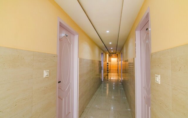 Fabhotel Hari Residency