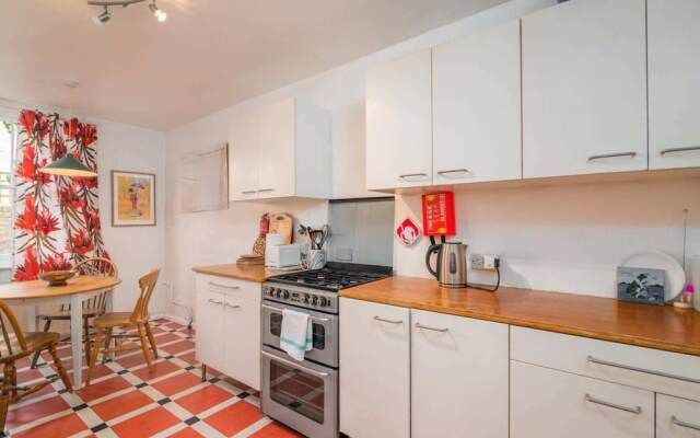 Homely and Spacious 4 Bed, up to 7 Guests, Dalston