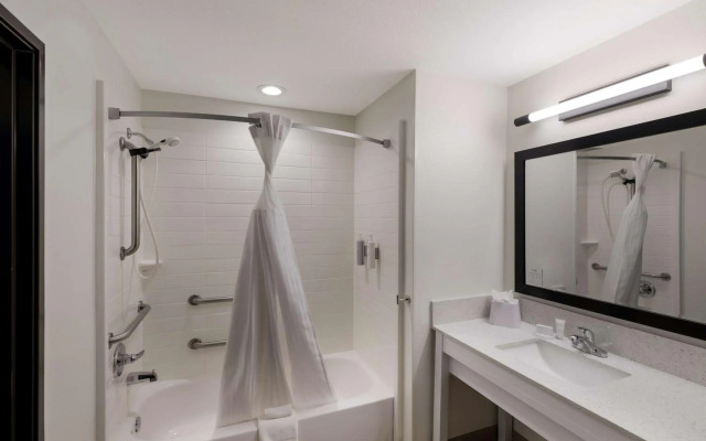 Spark by Hilton Midland South