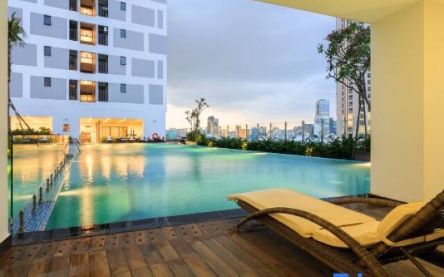 Refined Saigon - Rivergate Apartment