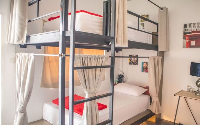OYO 617 Tira Hostel chalong Phuket