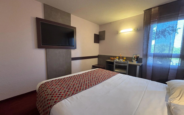 Brit Hotel Les Evens