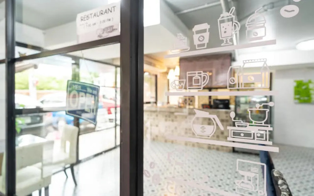 Greenview Ekkamai 10 by OYO Rooms