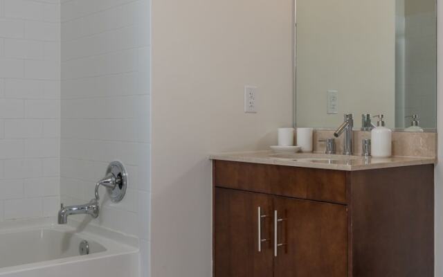 Home Away Luxury Apartments at Washington
