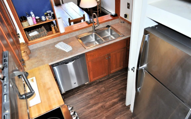 Tennis Townhome 2 Bed 2.5 Bath