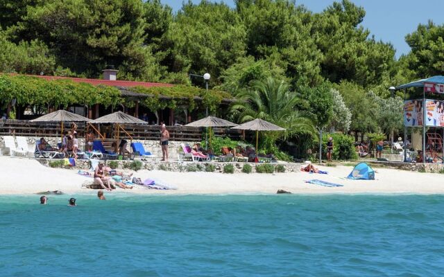 Apartment With Wifi, at 4 km. From City of Trogir