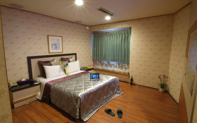 Left Bank Hotel