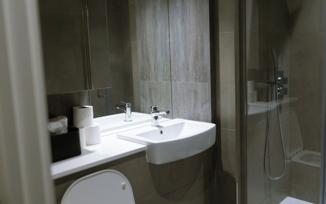 Charming 2-bedroom Apartment in West Midlands With Modern Amenities