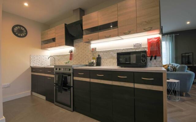 2-bed Apartment in Central Cardiff With Parking