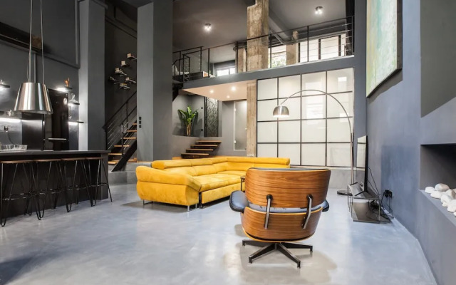 Modern Industrial Apt In Neos Kosmos