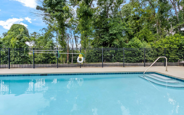 Econo Lodge Inn & Suites Cayce I-26 Airport