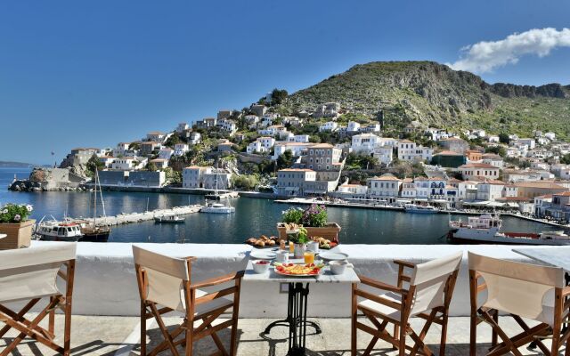 Douskos Port House
